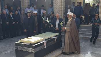 آیین غبارروبی مزار شهدای گمنام دانشگاه سمنان به مناسبت هفته دفاع مقدس برگزار شد